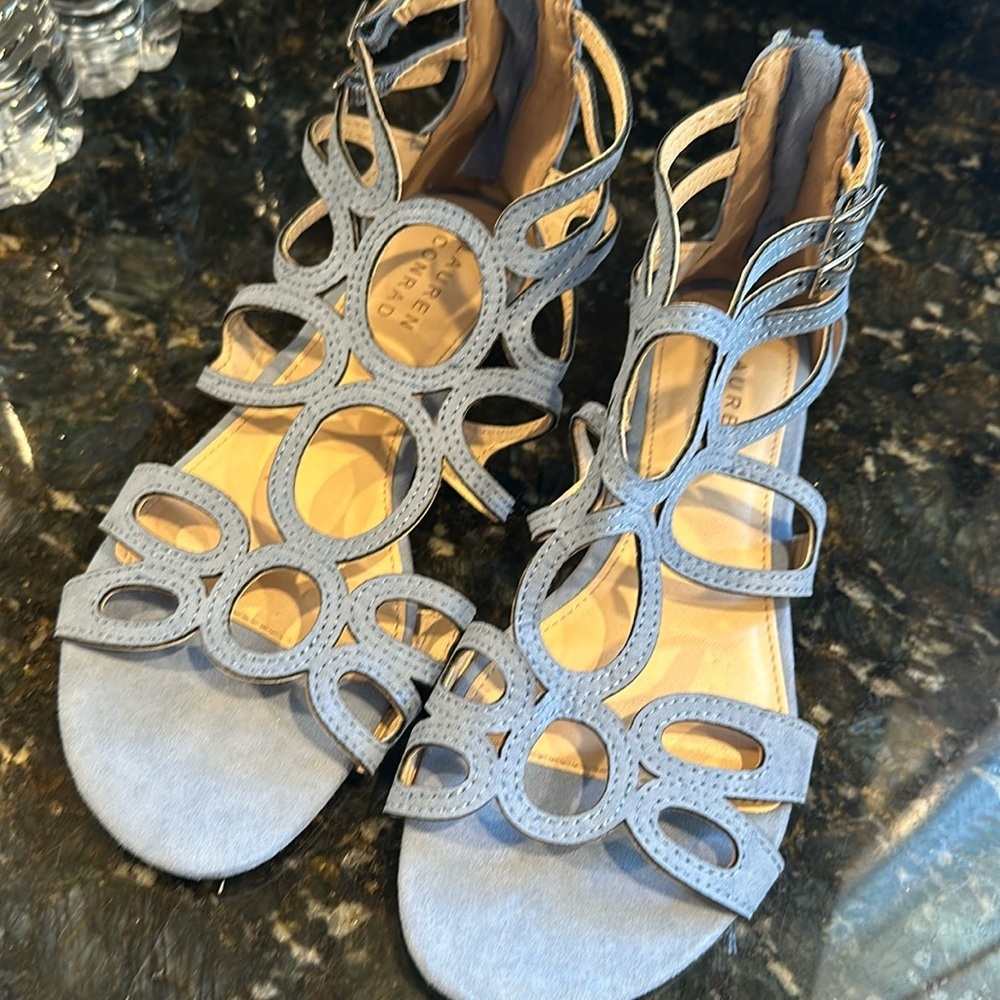 Blue sandal zip up